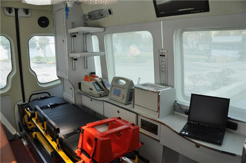 南陵县救护车内部